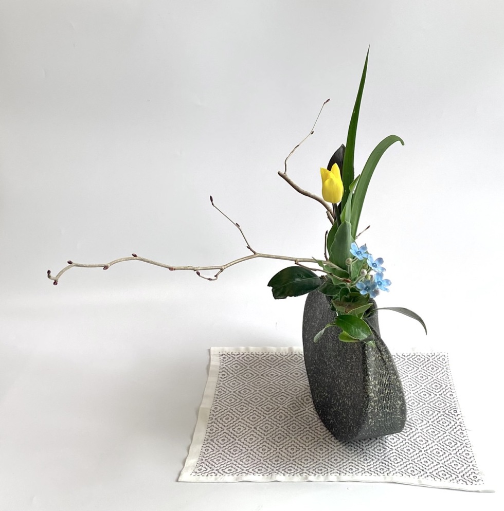 巡りくる季節の花を生けてみましょう