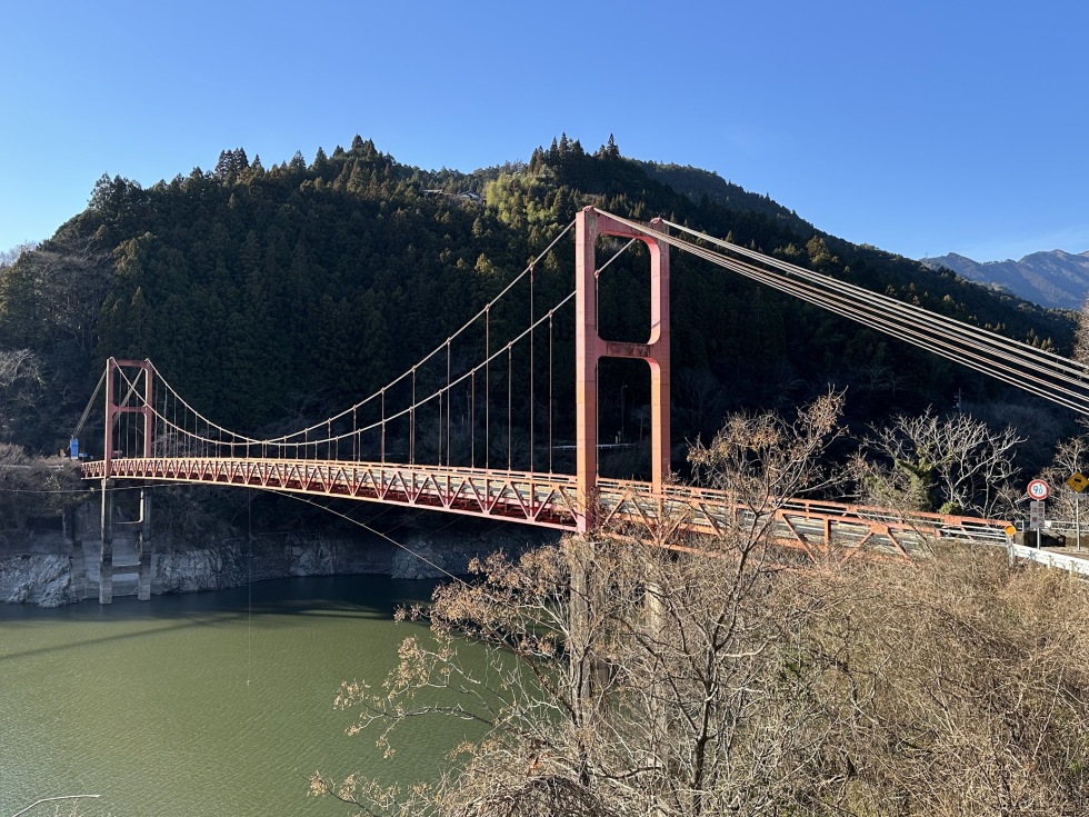 ４月：韮生川吊り橋