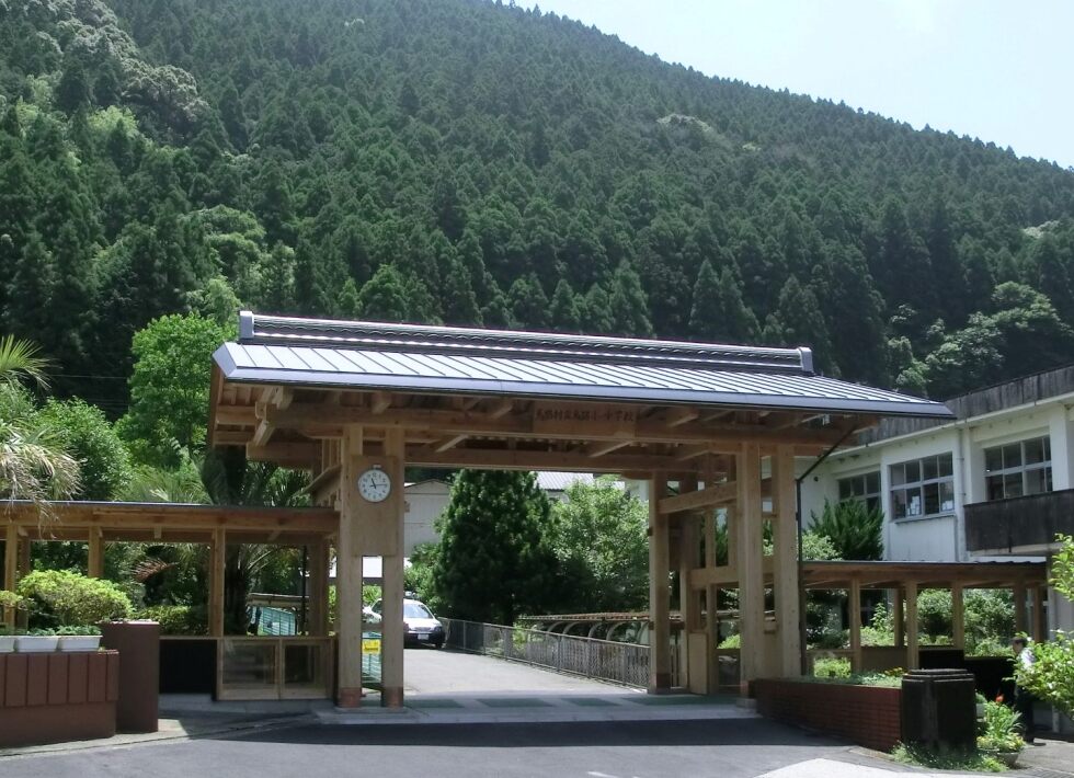 馬路中学校正門 馬路中学校正門