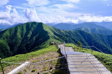 ＜少人数で行くﾁｬﾚﾝｼﾞ登山・中級＞　剣山（1955m）・次郎笈（1930m）