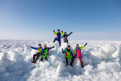 ＜山歩き旅行＞JALチャーター便で行く！冬の知床　流氷ウォークとフレペの滝スノーシュー 3日間　体力2　技術1
