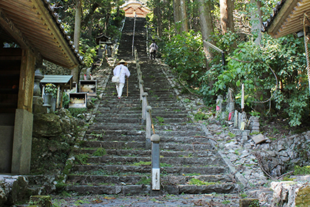 青龍寺｜境内へ続く石段