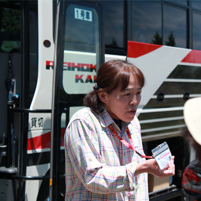 1班、登山ガイドの越智さん 1班、登山ガイドの越智さん