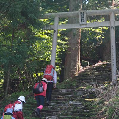 高越神社への石段 高越神社への石段